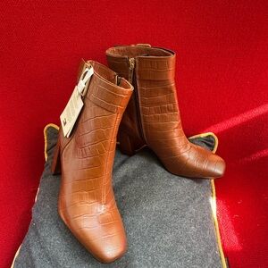 Tommy Hilfiger Brown Croc-Embossed Ankle Boots size 7.5 NWT